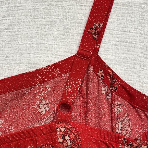 Torrid Red Paisley Print Tank With Buttons - Adjustable Shoulder Straps - Size 2 - Picture 5 of 11